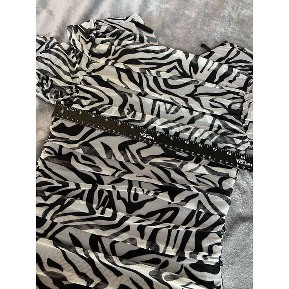 Elliatt Dress Small Black White Bernice Bodycon Ruched Long Sleeve Mini NWT - Picture 6 of 9